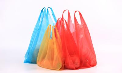 Las bolsas de plástico se deben cobrar a partir del 1 de julio
